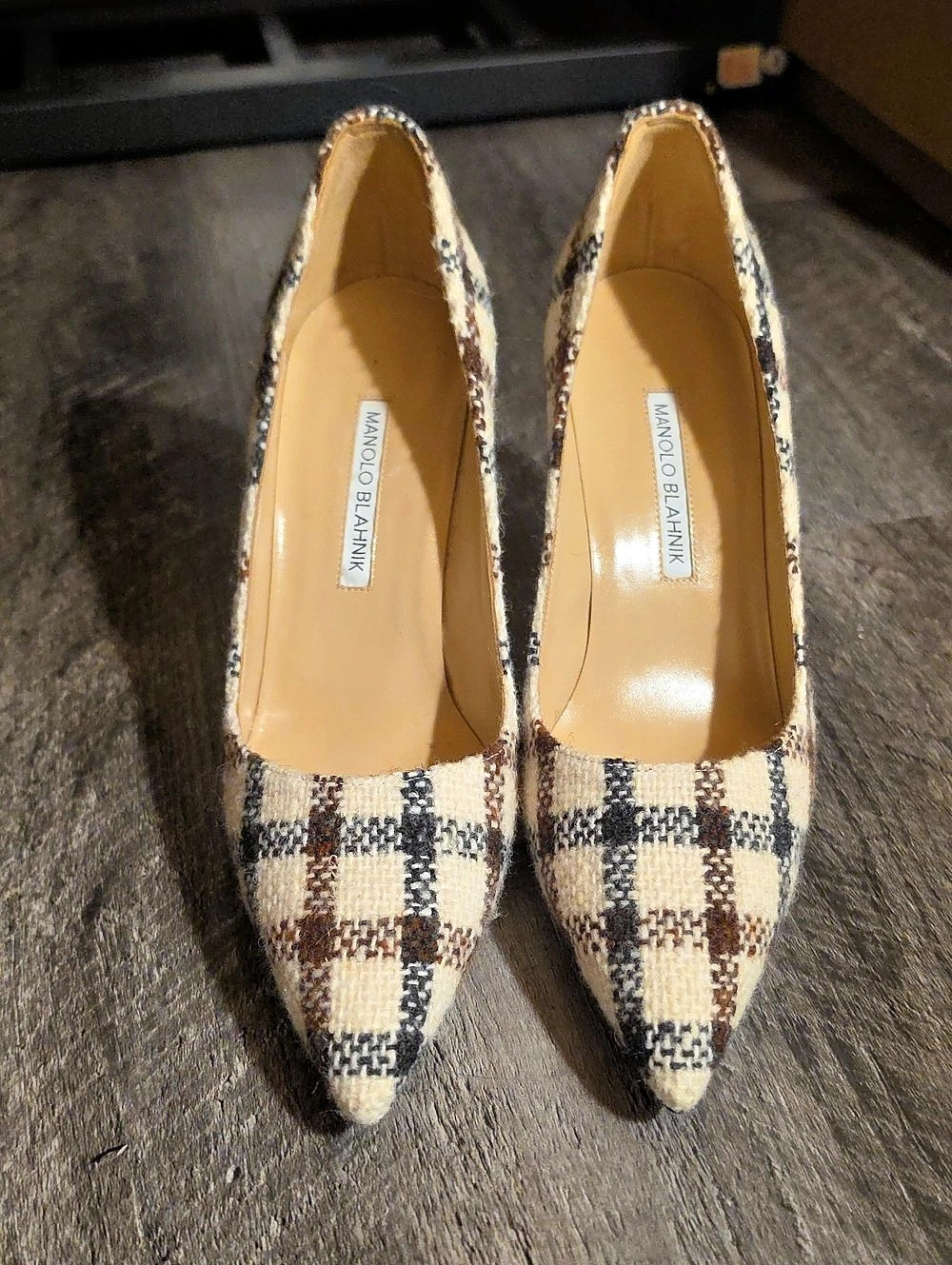 Manolo Blahnik BB Checked Tweed Pumps Plaid Heels EU 37.5